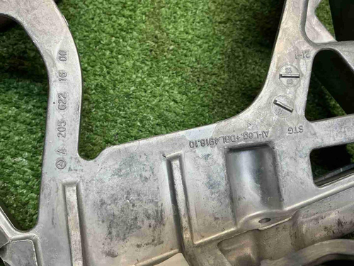 Кронштейн фары левый Mercedes C W205 (2014-2023)