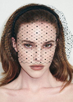 Вуаль на тонком ободке с декором