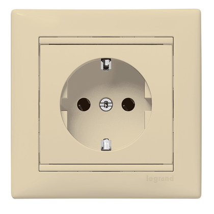 Розетка с заземлением с лицевой панелью и рамкой в сборе 16А 250В слоновая кость Valena Classic LEGRAND