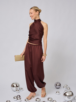 Топ халтер с открытой спиной из атласа