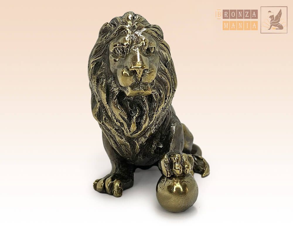 фигурка Лев с шаром сидит