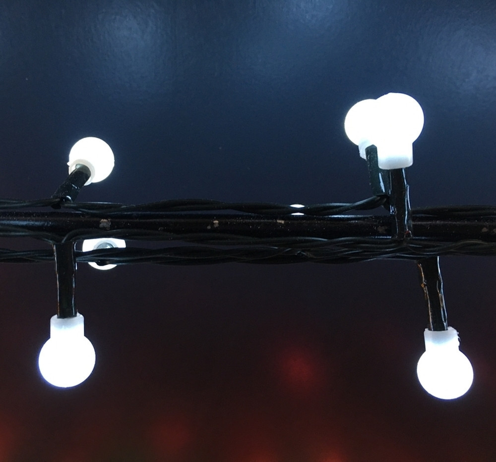 Гирлянда ягодки  холодный свет на темном проводе 24 LED Luca Lighting