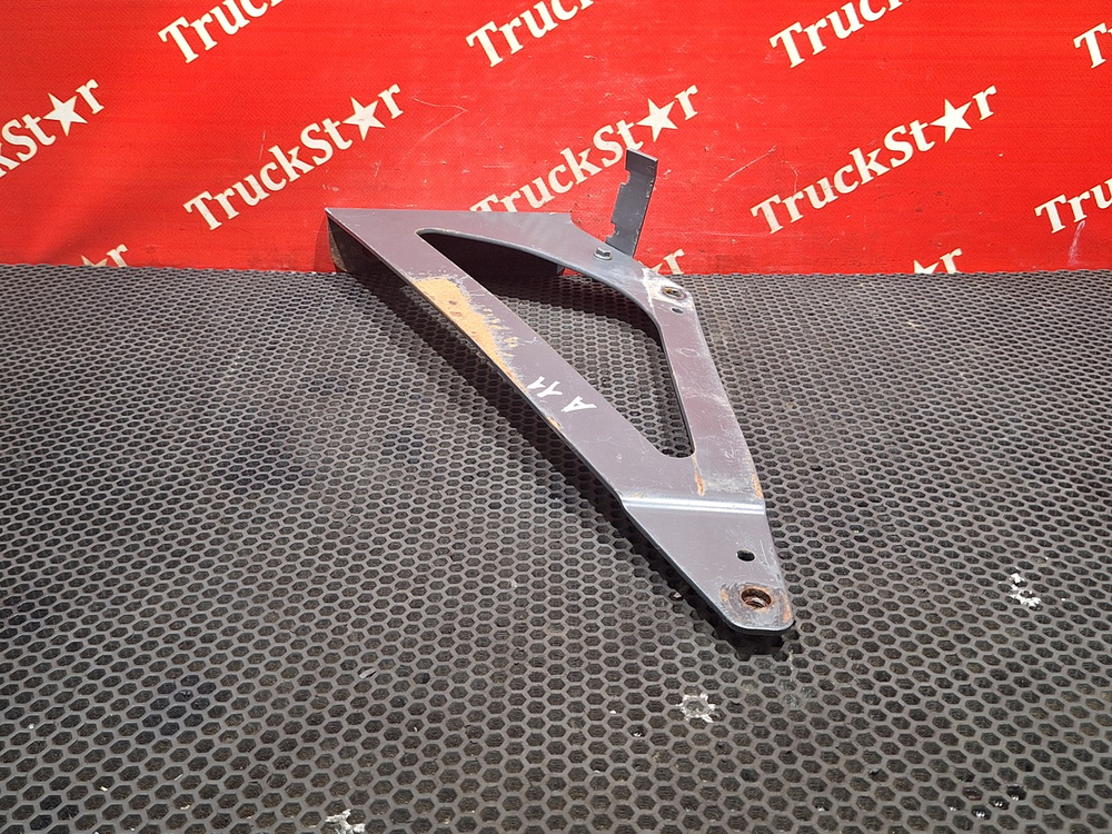 Кронштейн трапа за кабиной