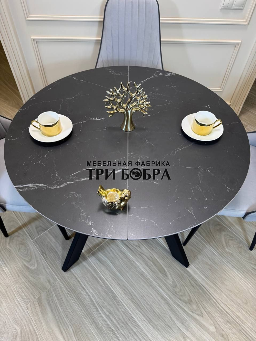 Круглый раздвижной стол "Бонжур", керамогранит, черный мрамор и стулья "Сорренто"