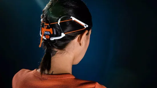 Налобный фонарь Petzl Iko Core, белый E104BA00