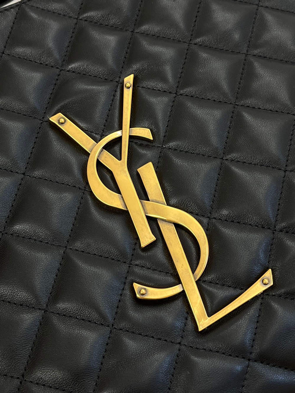 ICARE MEDIUM В СТЕГАНОЙ НАППЕ