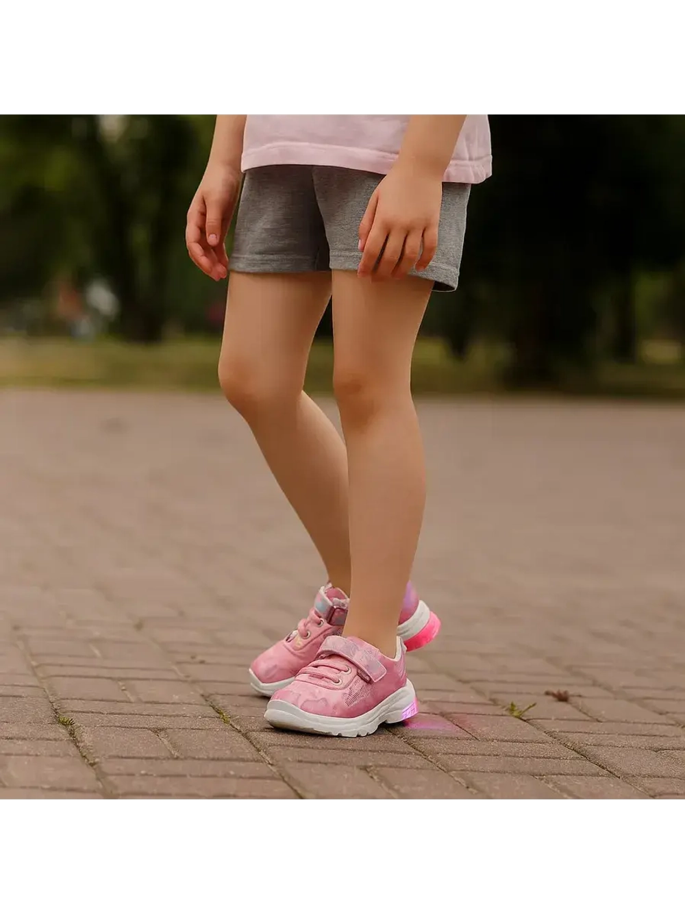 Кроссовки для девочки светящиеся