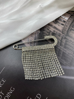 Брошь серебристая "Булавка" со стразовой бахромой