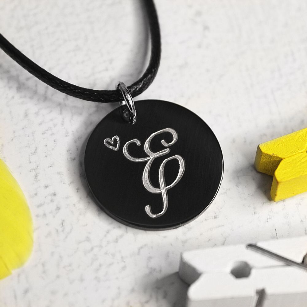 Чёрный кулон подвеска с гравировкой на заказ