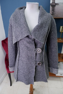 Жакет красивый шерстяной 42-44 размер