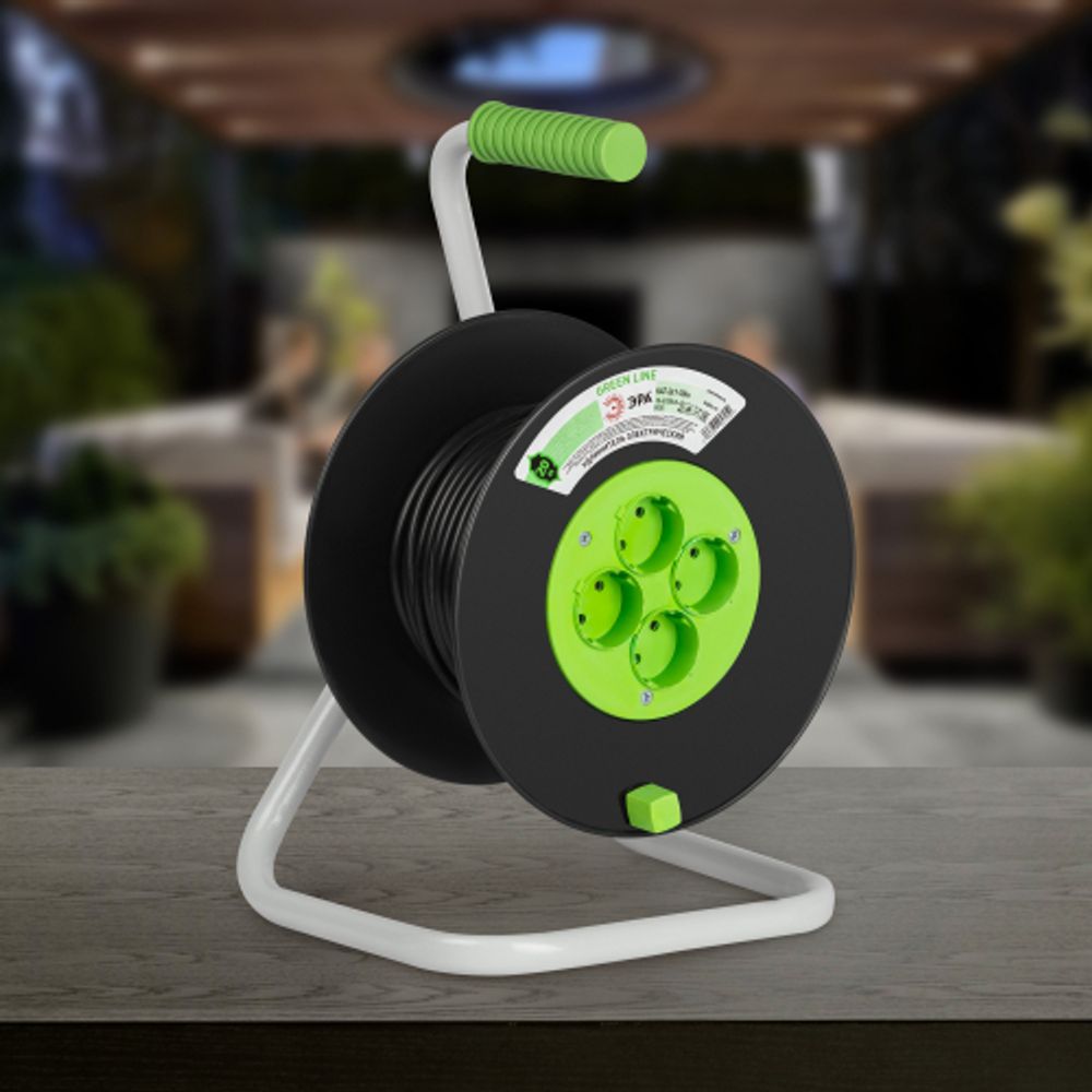 Удлинитель силовой ЭРА GREEN LINE KAT-2x1-20m Greenline на катушке пластик 4 розетки без заземления 20м ПВС 2x1мм2 | Силовые удлинители