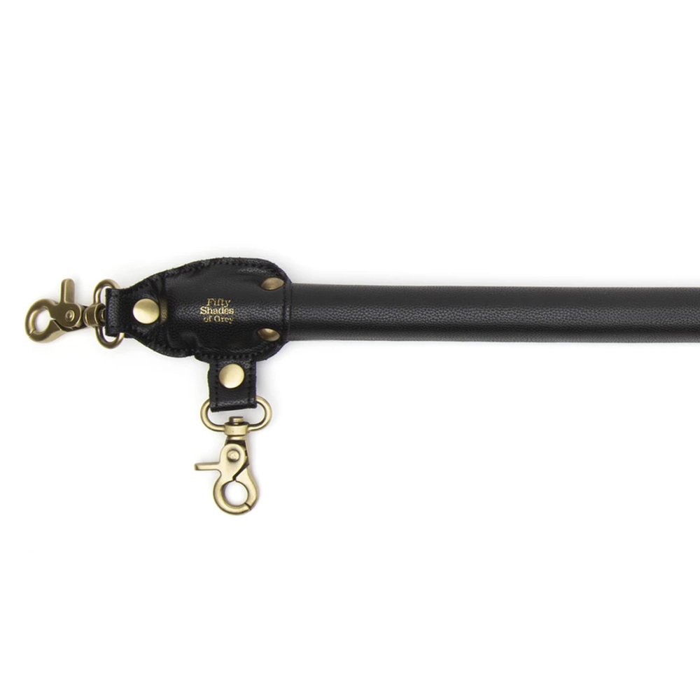 Кожаная распорка для бондажа Fifty Shades of Grey Bound to You Spreader Bar Black