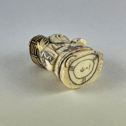 Статуэтка нэцкэ Монах с корзиной рыбы и персиком