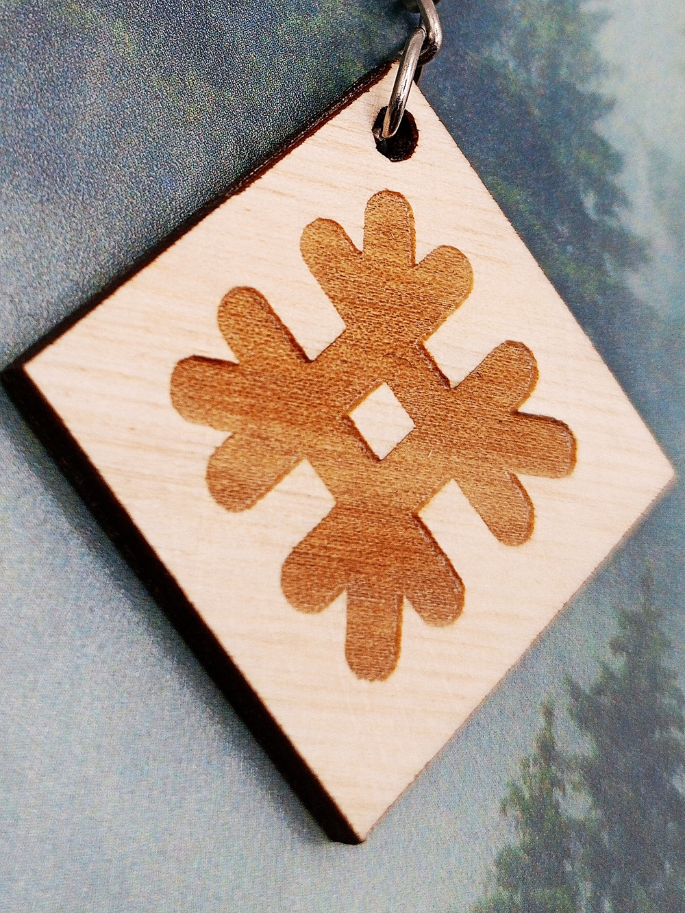 Брелок из дерева Целебник