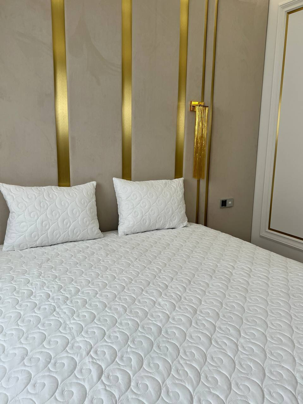 Наматрасник INVA защитный стеганный непромокаемый с бортиком 160 х 210 см / белый