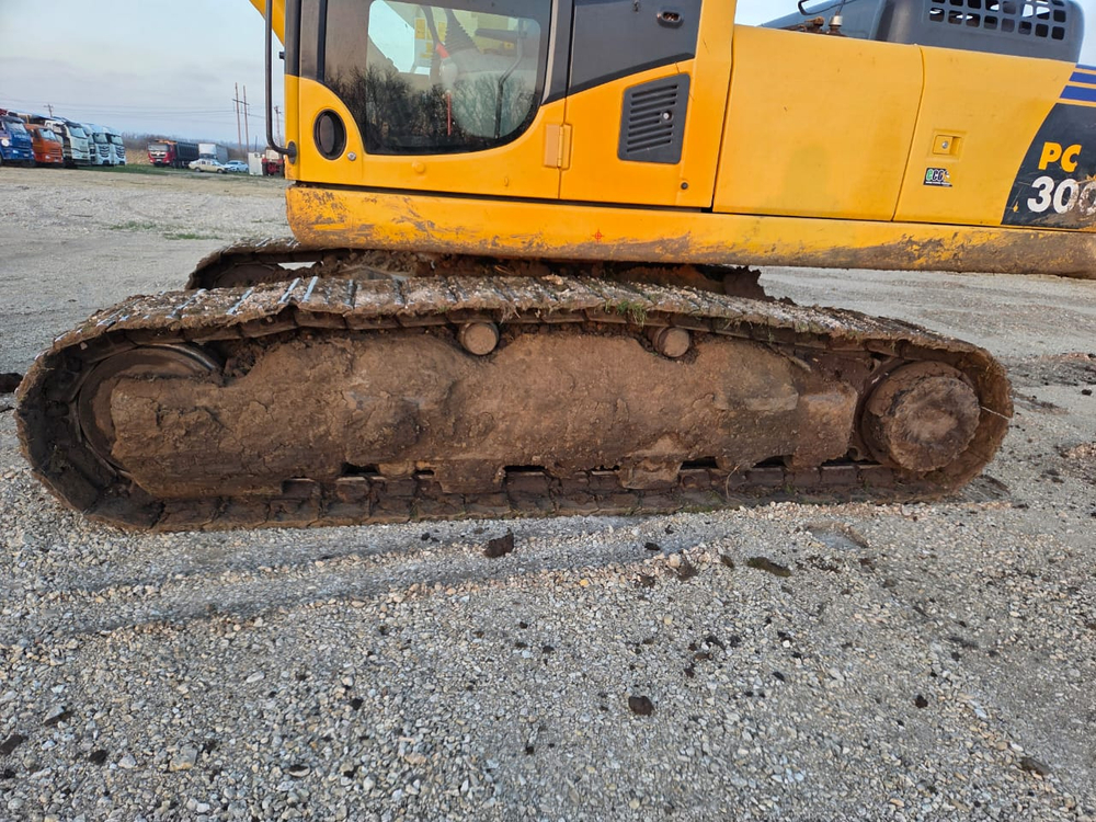 KOMATSU PC 300 Экскаватор PC 300-8M0	(Дизельный, 8,3 л, 255 л.с., АТ)