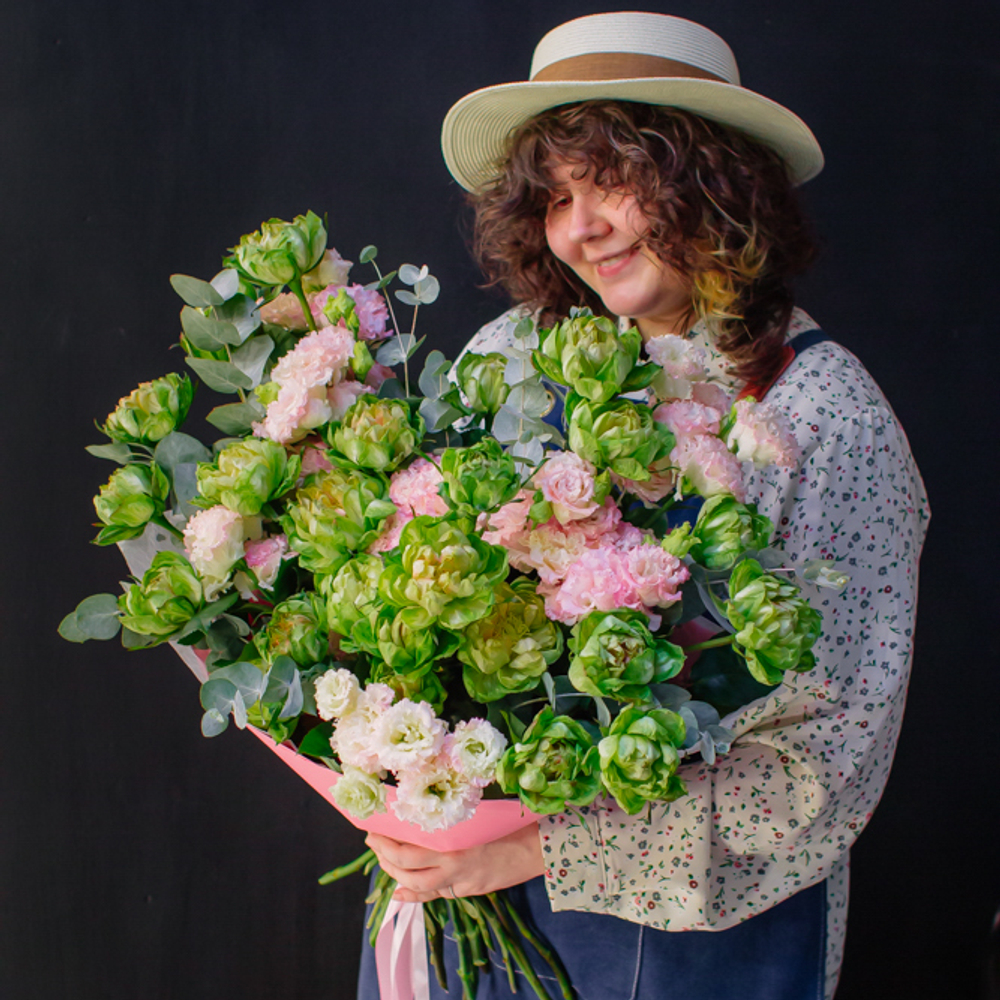 25. Эффектный тропический букет в современном стиле