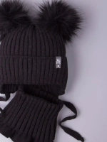 Шапка зимняя детская с помпонами и манишка