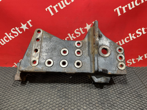 Кронштейн буксировочный правый