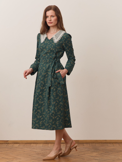 Платье с кружевным воротником