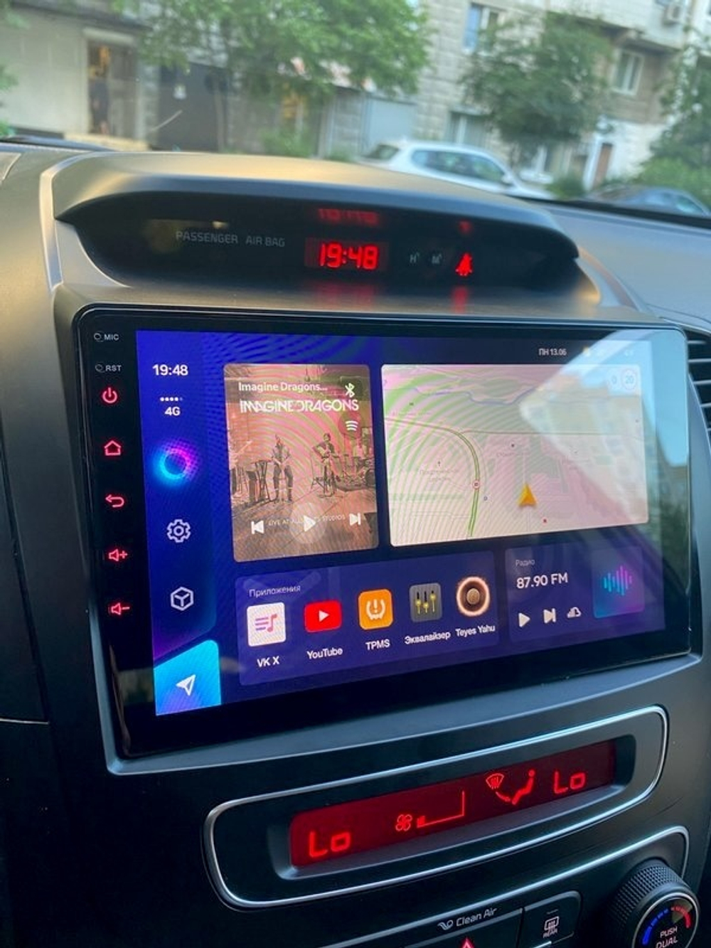 Магнитола для KIA Sorento 2 XM 2012-2020 c экраном климата снизу - Parafar PF224T1LUX1UHD на Android 13, QLED, ТОП процессор, 8Гб+128Гб, CarPlay, 4G SIM-слот