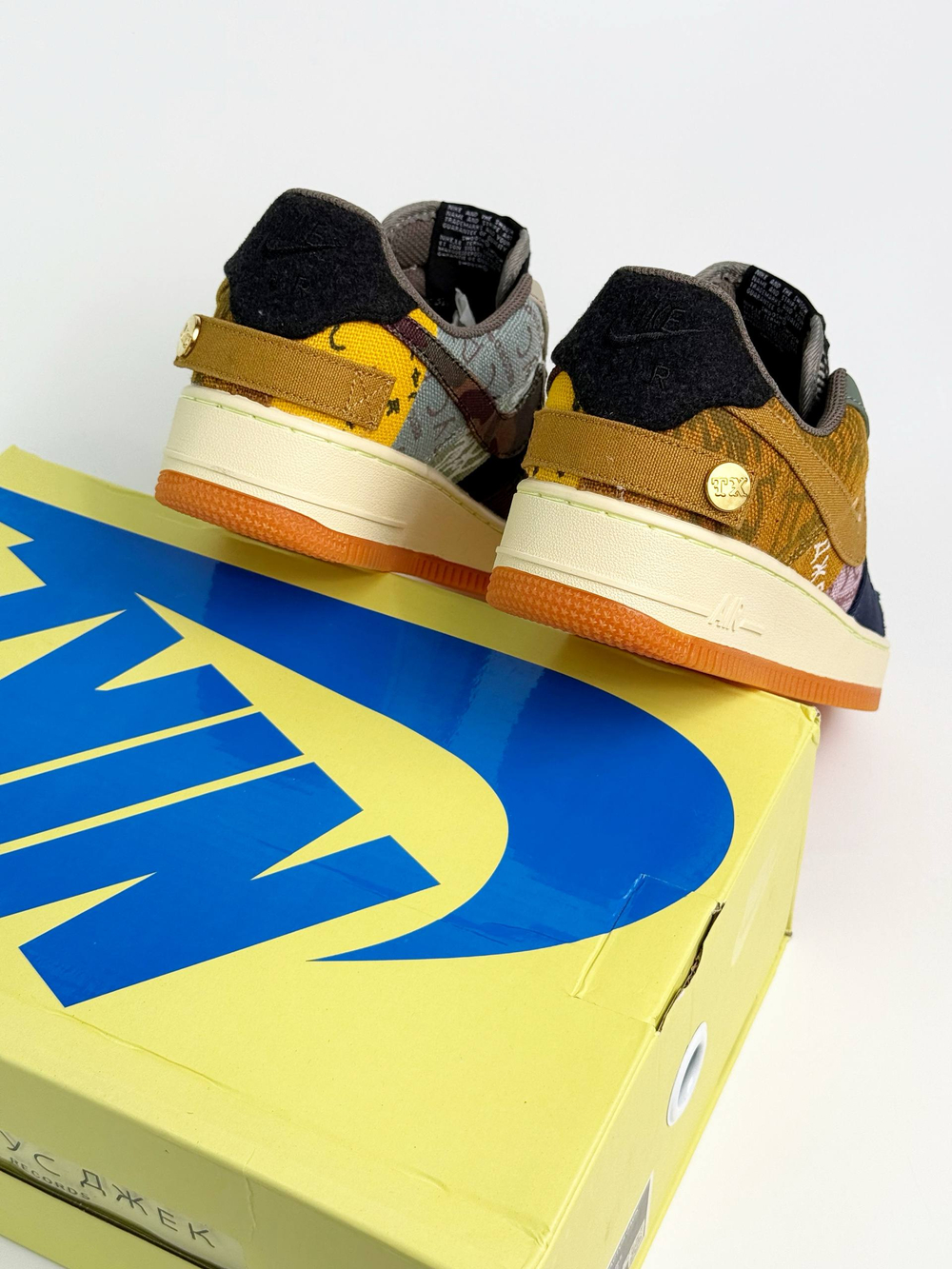 Кроссовки Nike Air Force 1 Кактус Джек #B191 (цвет.)