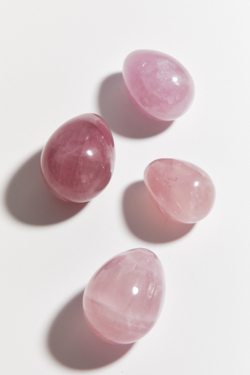 Яйцо из розового кварца S