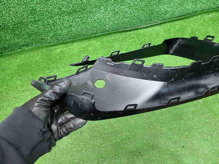 Накладка переднего бампера правая Hongqi HS5 19-нв