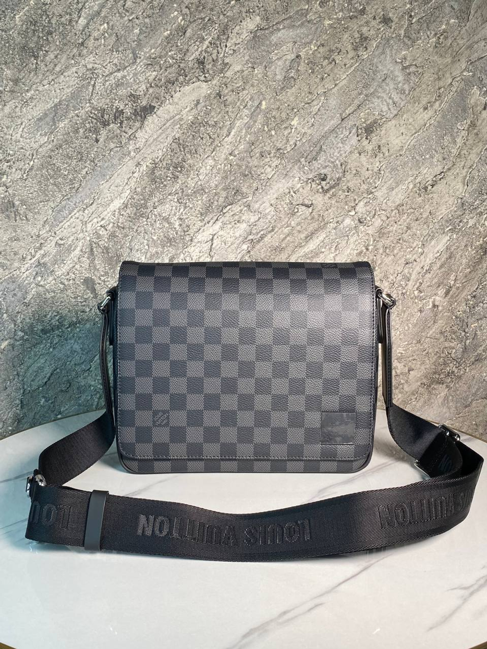 Сумка-мессенджер Louis Vuitton