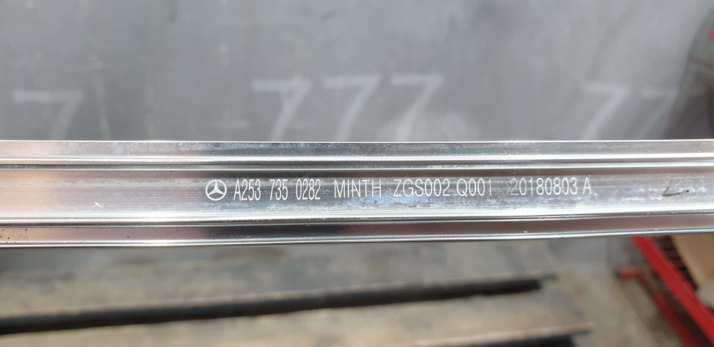 Молдинг двери задней правой Mercedes GLC (X253) 15-нв Б/У Оригинал A2537350282