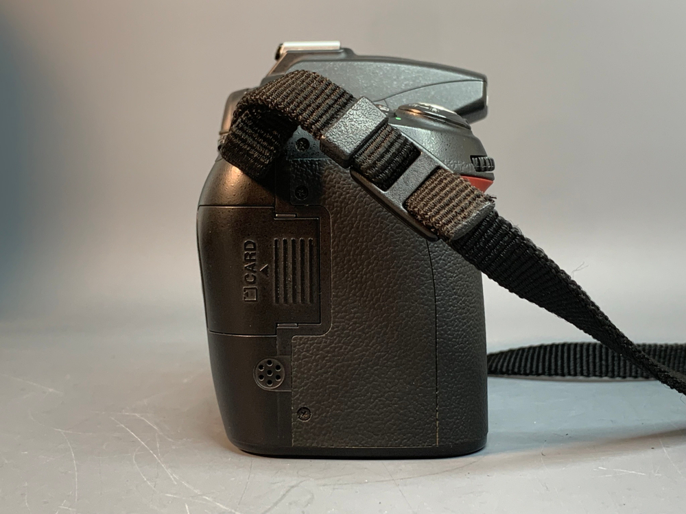 Nikon D90 kit AF-S DX 18-55mm 3.5-5.6G VR 12.000 кадров