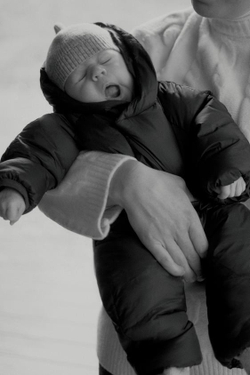 ZARA НЕЙЛОНОВЫЙ КОМБИНЕЗОН С КОНВЕРТИРУЕМЫМИ НОЖКАМИ, БАКЛАЖАННЫЙ