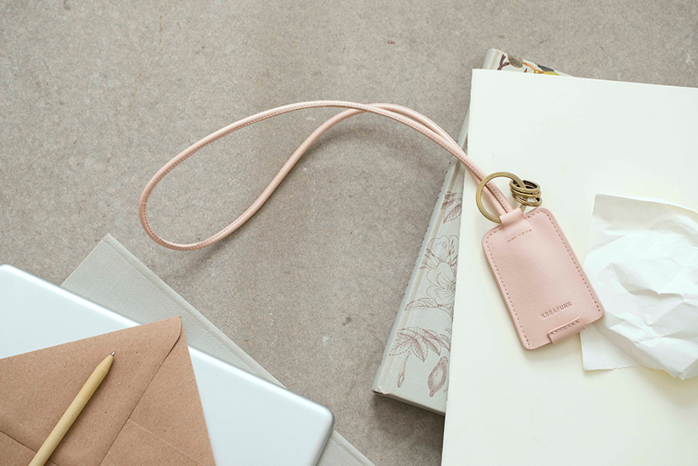 Брелок с usb cchain бежевый