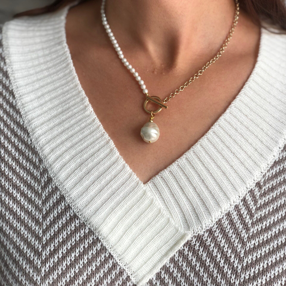 Колье цепь и белый жемчуг Майорка с замком тоггл, фурнитура золото, Испания