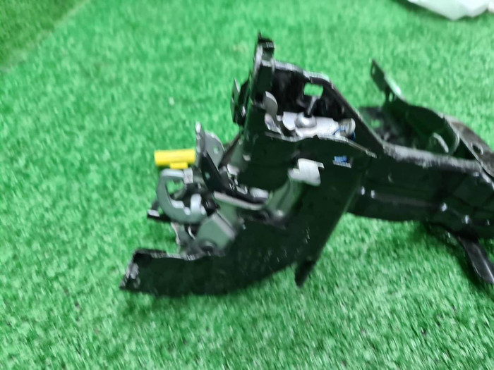 Кронштейн фары левый BMW 3er G20 (2018-н.в.)