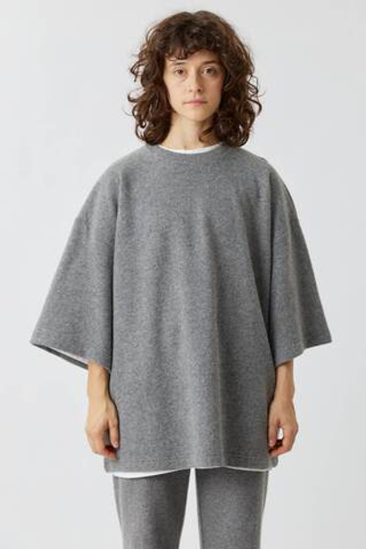 Огромная футболка светло-серого цвета