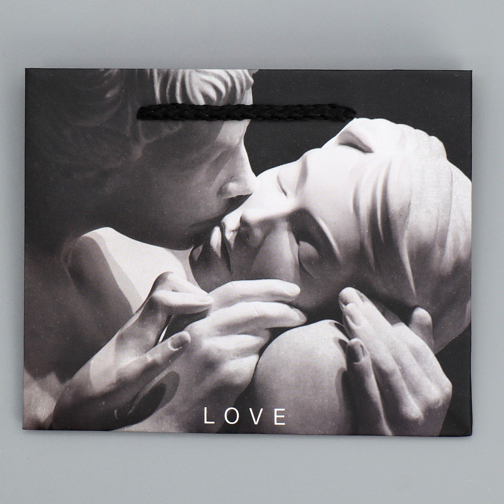 Маленький бумажный подарочный пакет LOVE - 15 х 12 см. (Цвет: черный с серым)