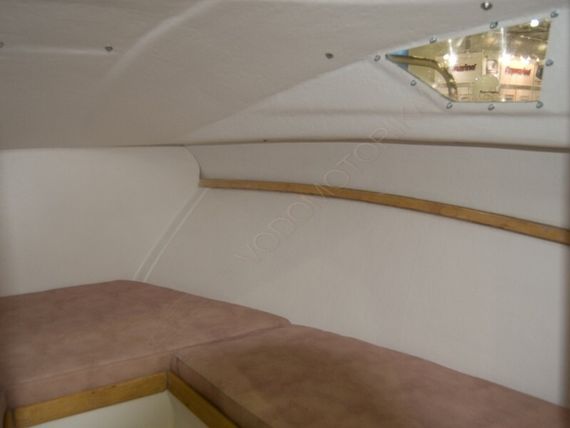 Каютный стеклопластиковый катер Легант-515К