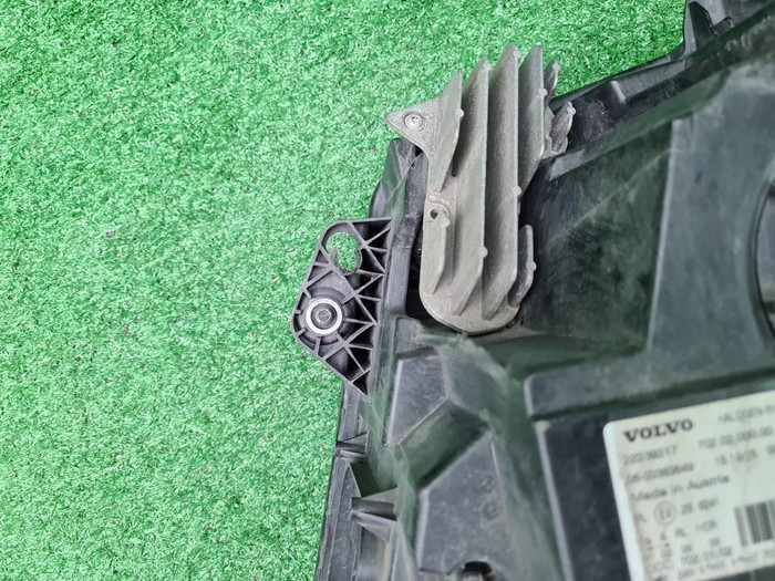 Фара правая Volvo FH 4 (2013-н.в.) галоген