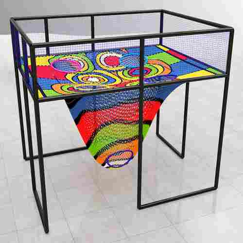 Верёвочная конструкция «Гравитационная радуга»