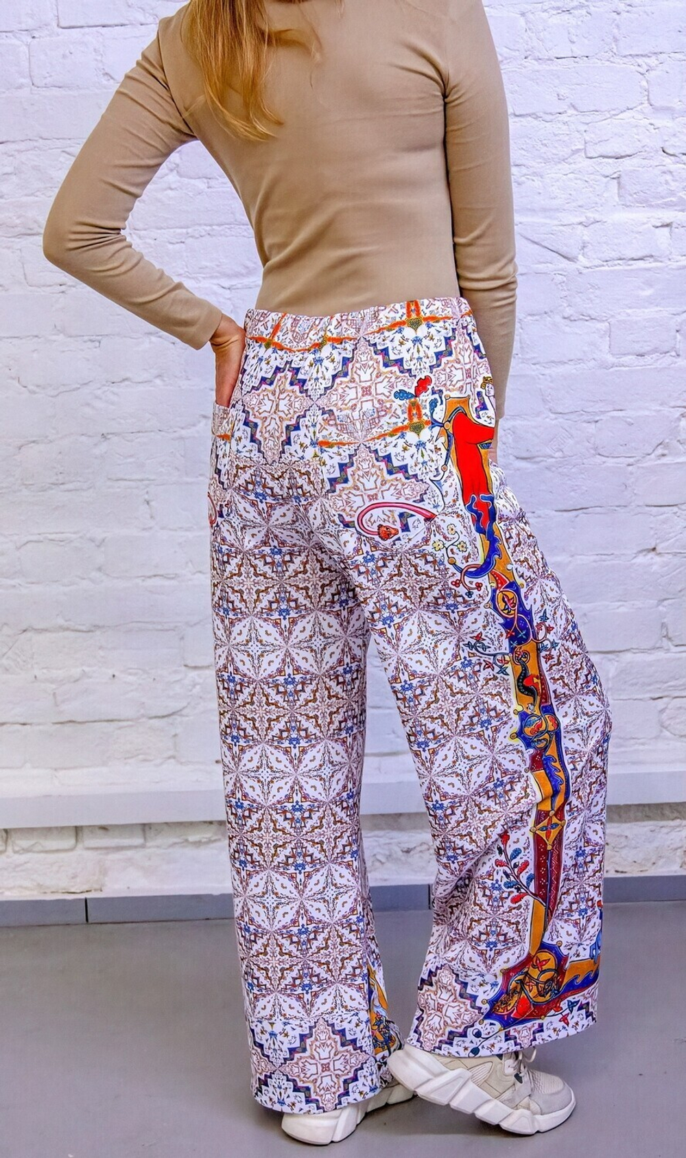 Комплект (зип худи и брюки) "Лабиринт", по мотивам Псалтири Латтрелла (Luttrell Psalter) и средневековых буквиц