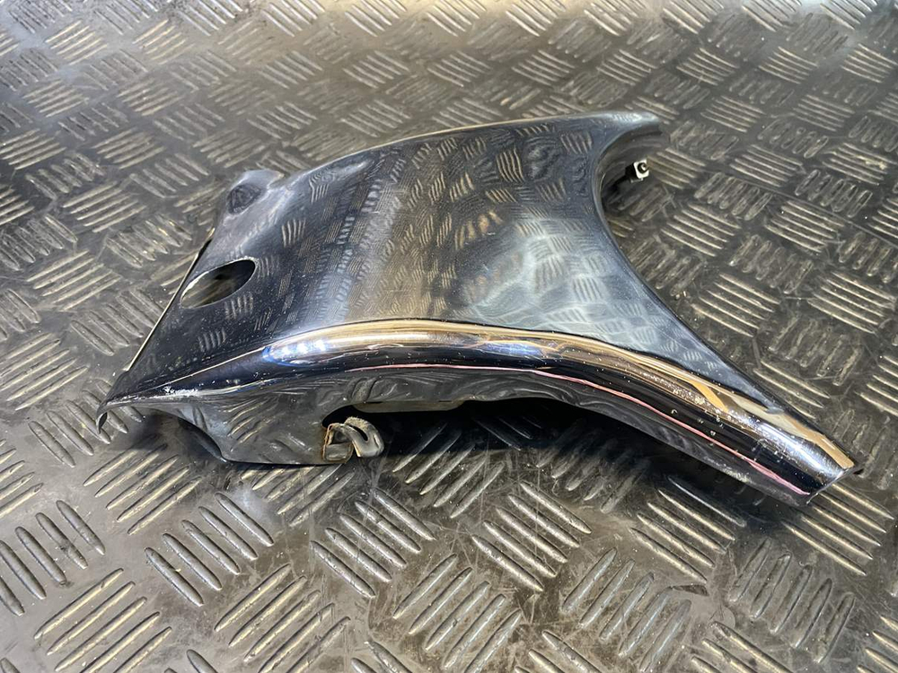 Крышка рамы правая Suzuki Intruder VS750 VR51A