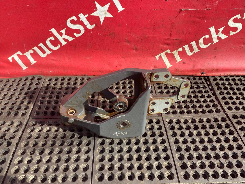 Кронштейн рессоры передней левый 2018г.