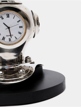 Часы настольные с компасом, диаметр 4,5 см, батарейка 1"SR626W", 13 х 10 х 10,5 см