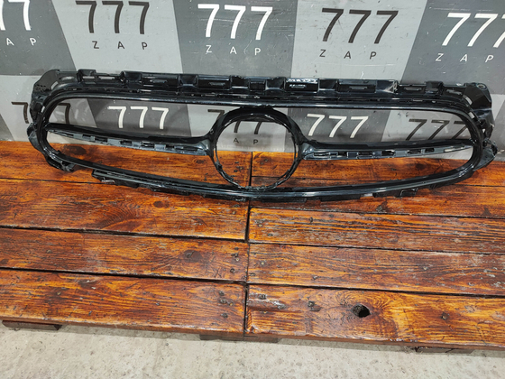 Кронштейн решетки радиатора Mercedes E (W213) 20-нв Б/У Оригинал A2138889400