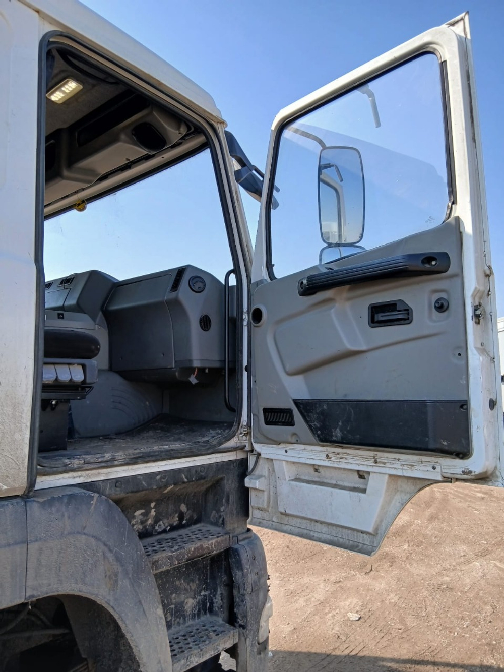 МАЗ 6312 6x4 Мультилифт 61E105 	(Дизельный, 11,1 л, 420 л.с., МТ)