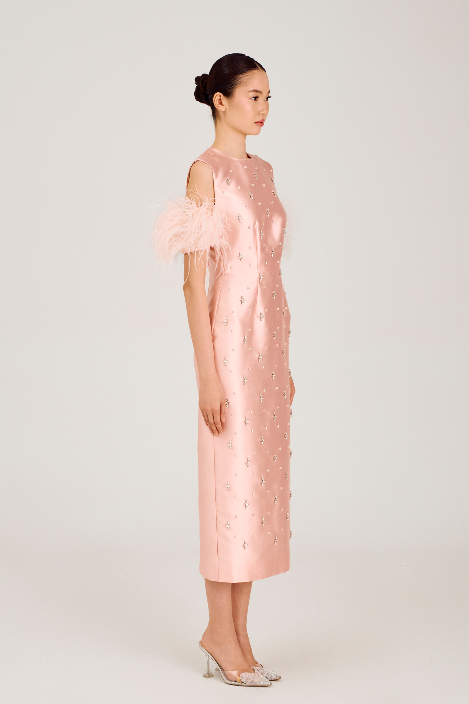 Платье Abcent (Абсент)  с перьями на рукавах, с выш., нежно-розовый