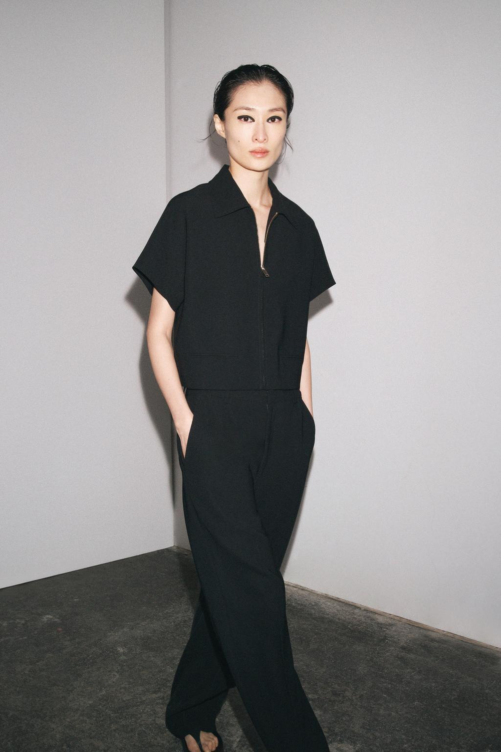 ZARA УКОРОЧЕННАЯ КУРТКА — ZW COLLECTION, ЧЕРНЫЙ