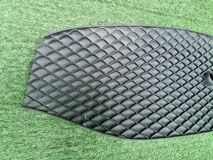 Решетка переднего бампера Mercedes E W213 (16-21)