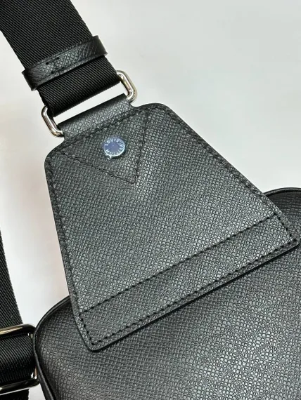 Сумка-слинг Louis Vuitton Avenue LV кожа Taiga Black